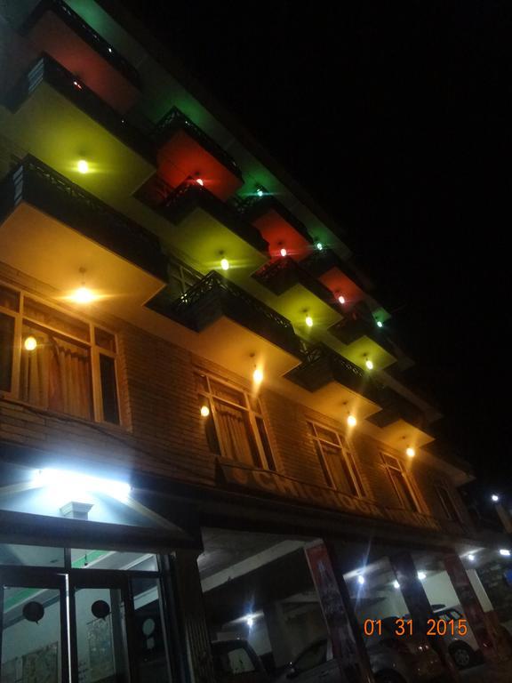 Chichoga Holiday Inn Manāli Eksteriør bilde