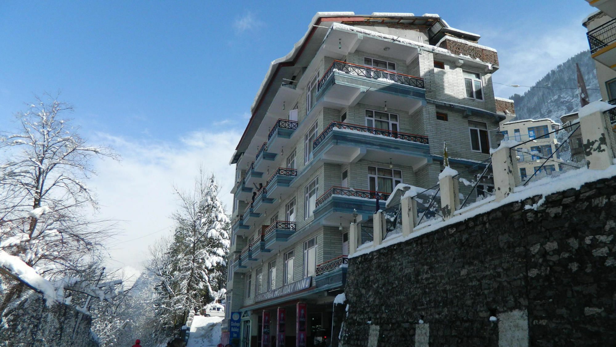 Chichoga Holiday Inn Manāli Eksteriør bilde